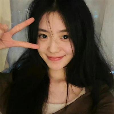 公园长椅上的盖伊与玛德琳